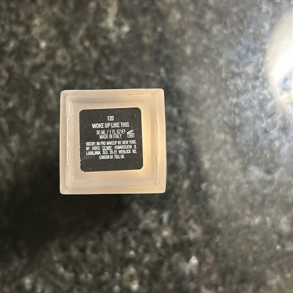 IL Makiage foundation I woke up like this ! - Picture 3 of 4